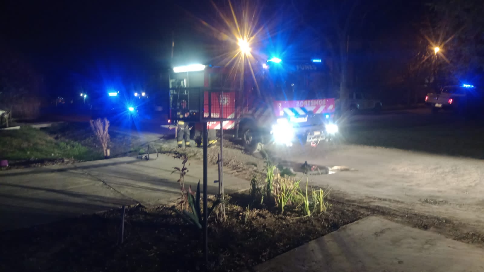 Incendio en una casa de Coronel Díaz al 5.500: Rápida Acción de Bomberos Voluntarios